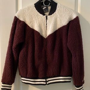 NIKE fluffy zip up